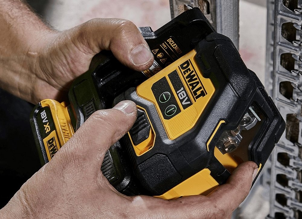 dewalt_dcle34021d1_cross_line_laser_power_tools_uk_0423_5_1