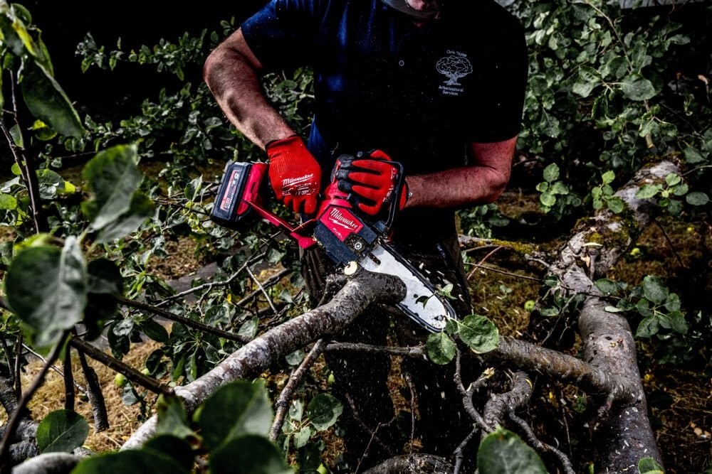 milwaukee_m18fhs20-0_hatchet_pruning_saw_power_tools_uk_0223_1_1