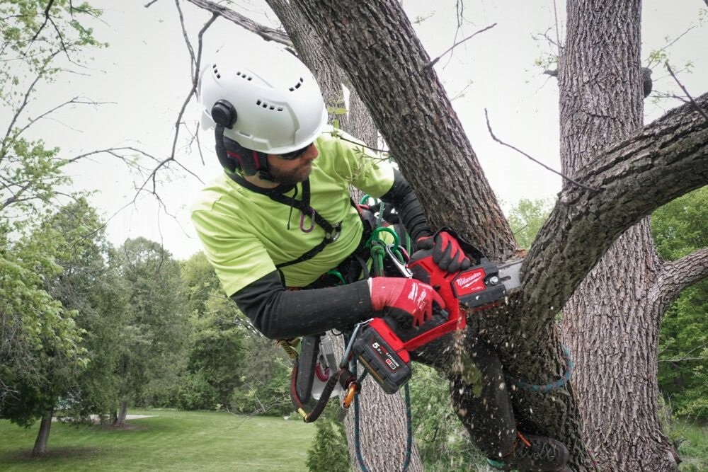 milwaukee_m18fhs20-0_hatchet_pruning_saw_power_tools_uk_0223_3_1